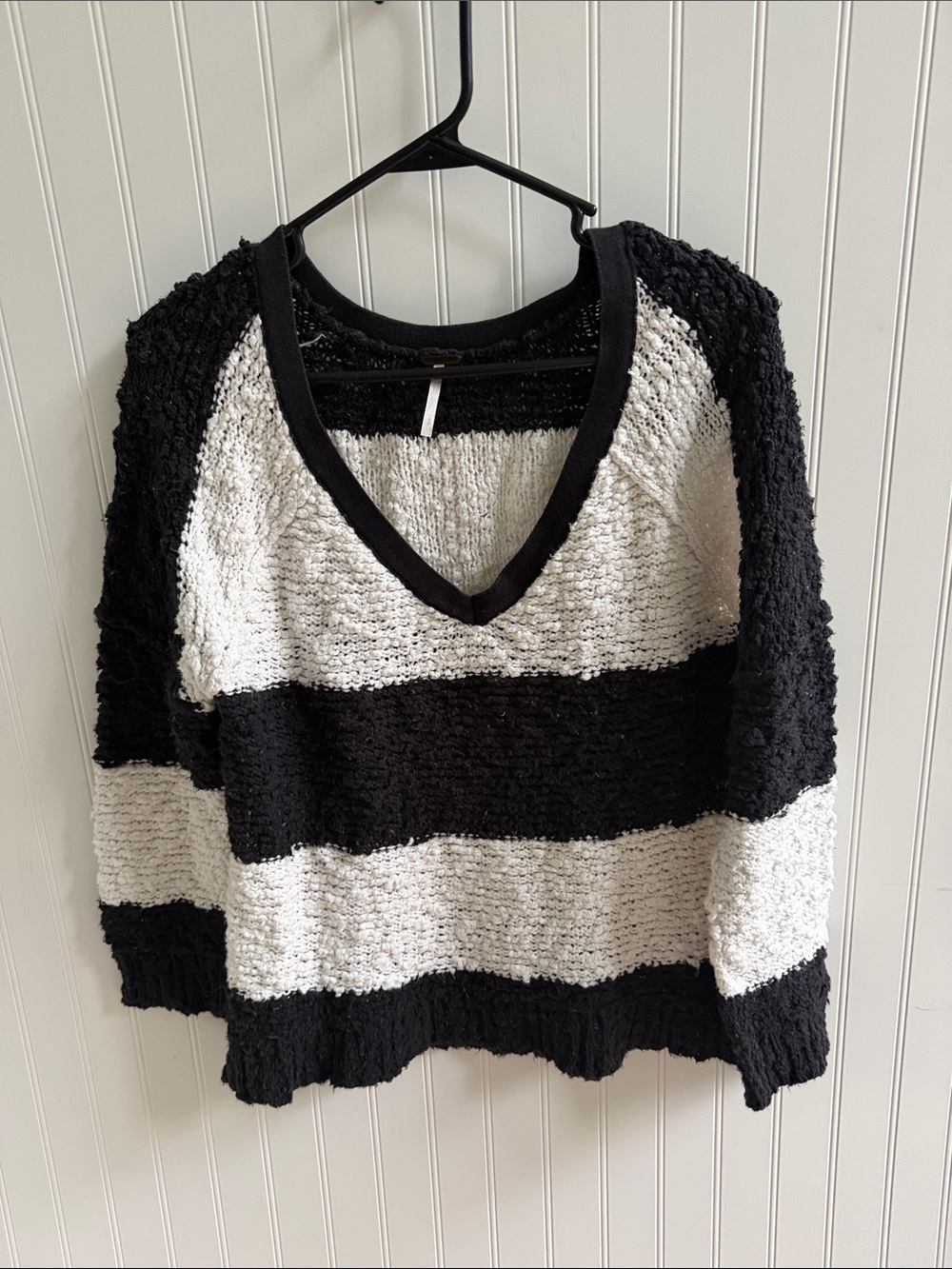 (348)Free People Black and White Striped V-Neck Pullover Sweater